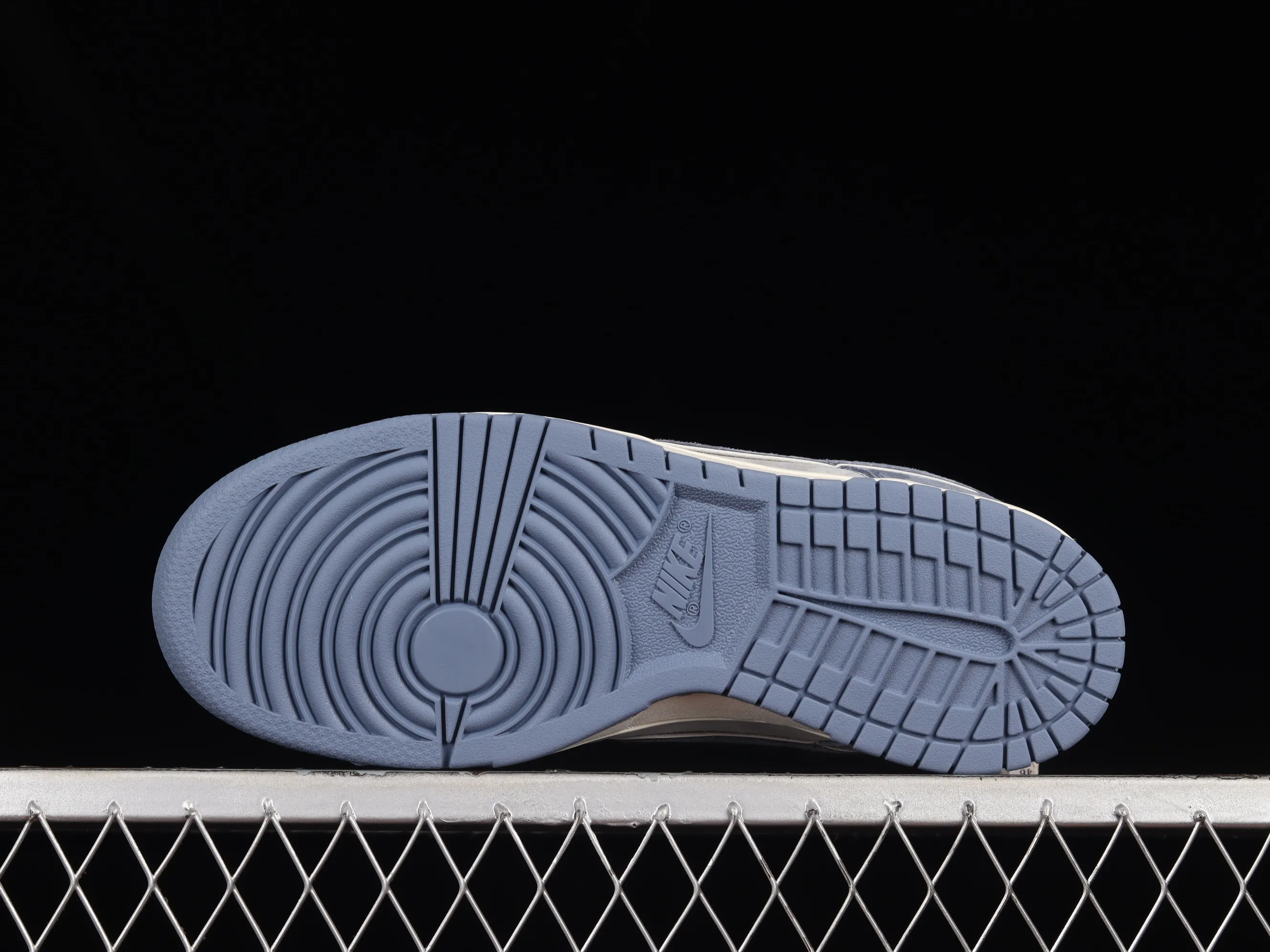 All Categories Nk SB Dunk Series Nk SB Dunk Low Low-top sneakers Otomo Katsuhiro x Nk SB Dunk Low "Steamboy OST" Creative customization collaboration Otomo Katsuhiro co-branded SB low-top sports and leisure sneakers DR3369-526